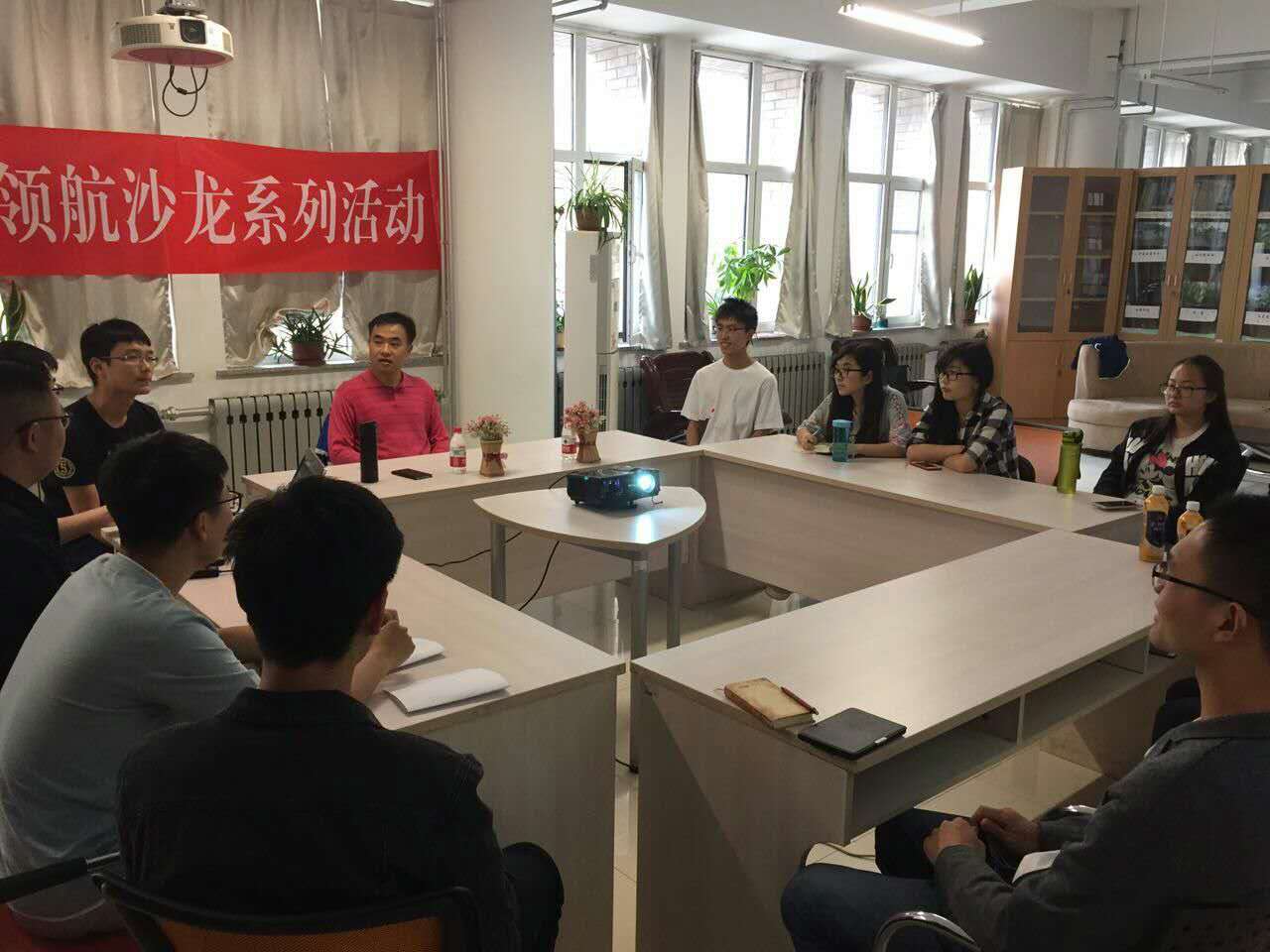 图片1-青年导师领航沙龙 UFC投注